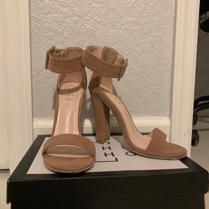 Nude heels size 6.5